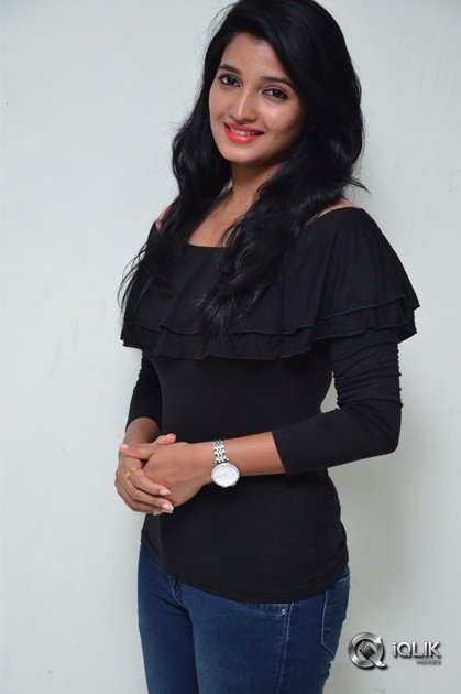 Deepthi-Shetty-At-Sri-Ramudinta-Sri-Krishnudanta-Movie-Teaser-Launch